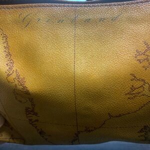 Alvero Martini Clutch made in Italy 🇮🇹 this is a beautiful bag to have